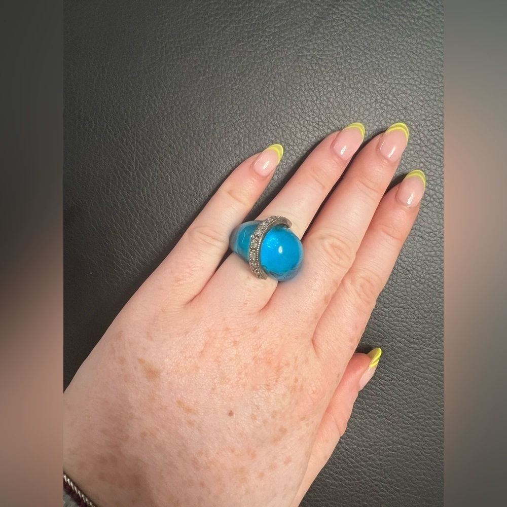 Chunky light blue ring with moving bar